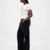 Gap × Disney: Moderní tričko s úzkým střihem „Tim Burton’s The Nightmare Before Christmas“