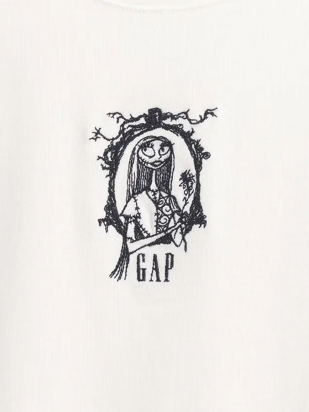 Gap × Disney: Moderní tričko s úzkým střihem „Tim Burton’s The Nightmare Before Christmas“