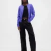 GAP × Disney: Tim Burton – Noční můra před Vánocemi – svetr CashSoft s lebkou