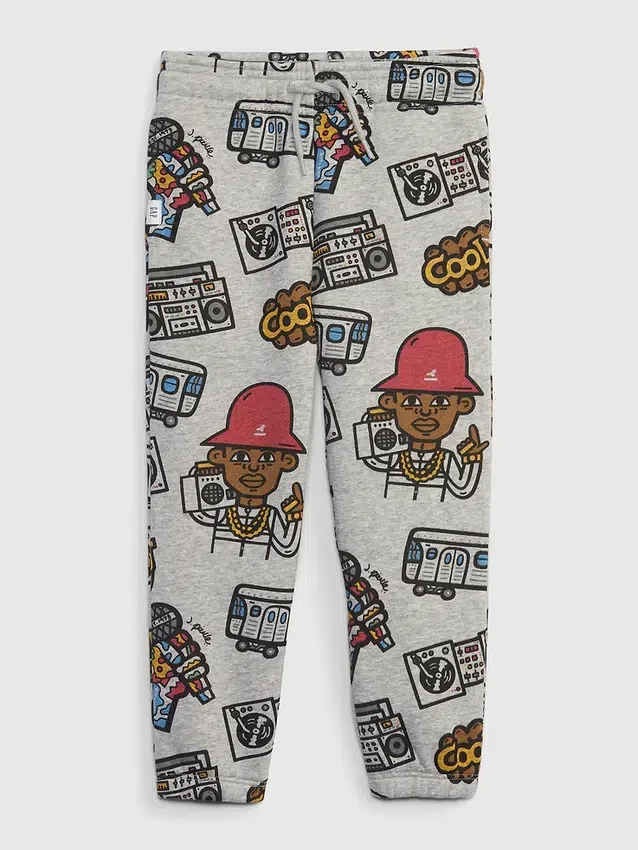 GAP × Rock the Bells – grafické joggingové kalhoty pro batolata