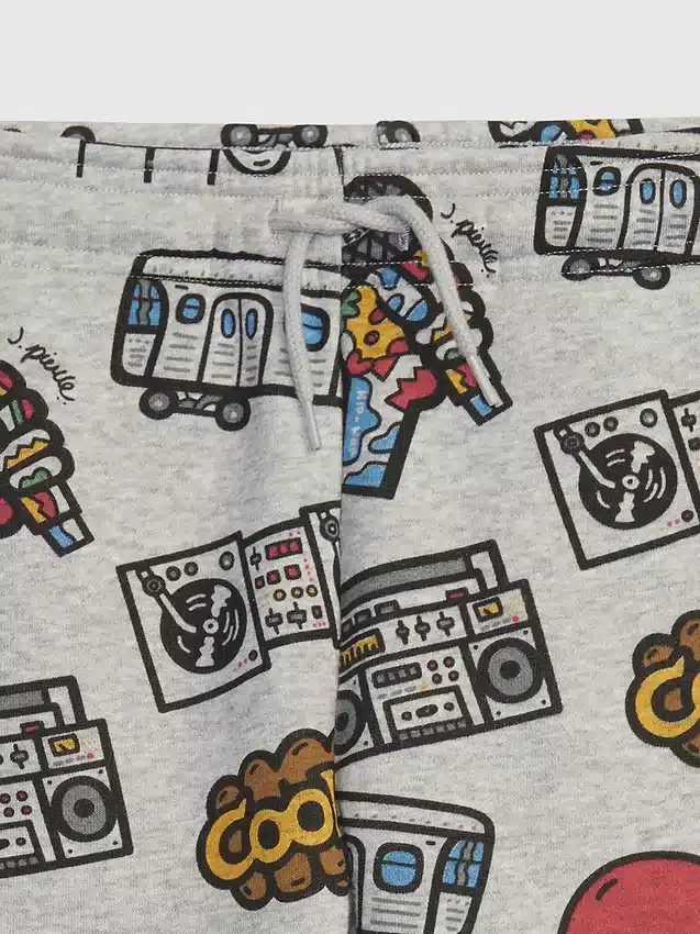 GAP × Rock the Bells – grafické joggingové kalhoty pro batolata