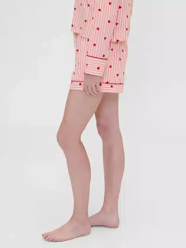 GAP × Summer Fridays Flanelové pyžamové šortky s motivem srdíček