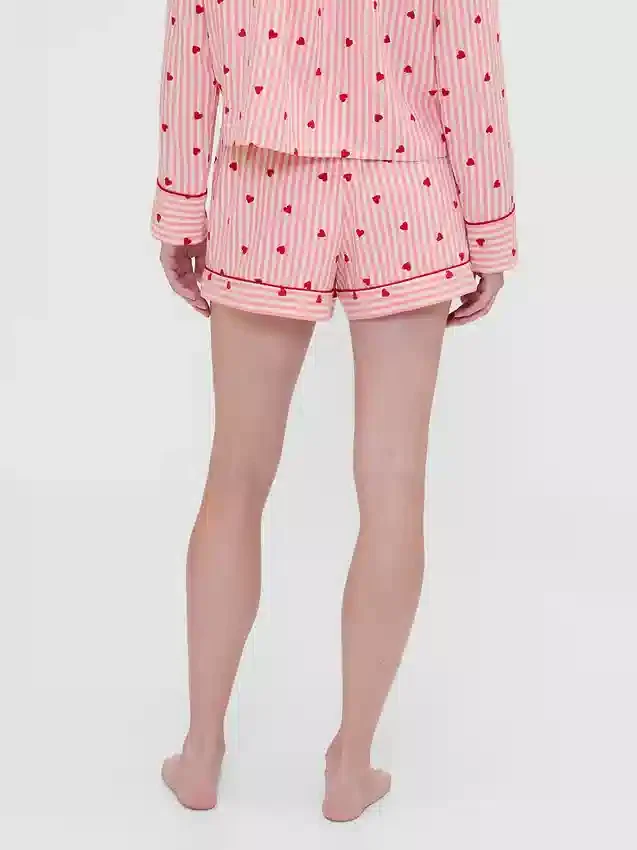 GAP × Summer Fridays Flanelové pyžamové šortky s motivem srdíček