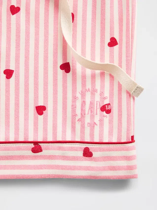 GAP × Summer Fridays Flanelové pyžamové šortky s motivem srdíček