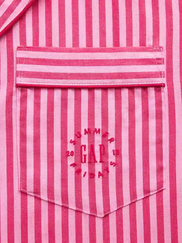 GAP × Summer Fridays Volné pyžamové tričko z popelínu s pruhy