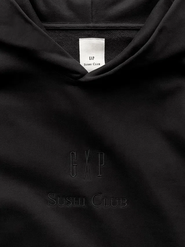 Gap × Sushi Club – mikina s kapucí a logem z těžké látky