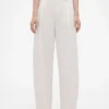 GAP × Victoria Beckham – kalhoty s vysokým pasem a plisovaným obloukem