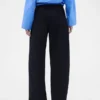 GAP × Victoria Beckham – kalhoty s vysokým pasem a plisovaným obloukem