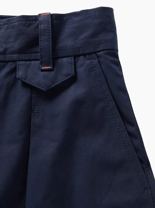 GAP × Victoria Beckham – kalhoty s vysokým pasem a plisovaným obloukem