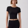 GapFit Smooth oboustranný zkrácený top s překříženým výstřihem