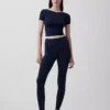 GapFit Smooth oboustranný zkrácený top s překříženým výstřihem