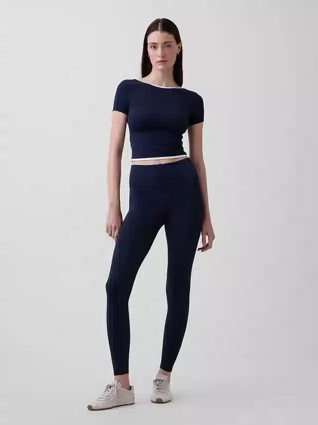 GapFit Smooth oboustranný zkrácený top s překříženým výstřihem