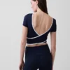 GapFit Smooth oboustranný zkrácený top s překříženým výstřihem