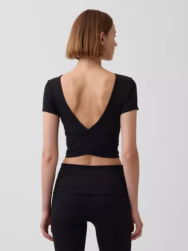 GapFit Smooth oboustranný zkrácený top s překříženým výstřihem