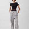 GapFit Smooth oboustranný zkrácený top s překříženým výstřihem