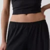 GapFit Tech – volné kalhoty s nízkým pasem