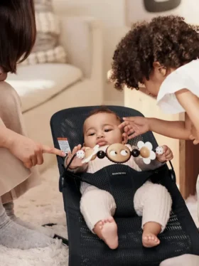 Houpací lehátko BabyBjörn s hračkou Googly Eyes
