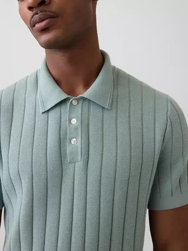 Klasický svetr typu polo
