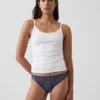 Krajkové bikiny typu „cheeky“