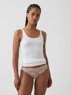 Krajkové bikiny typu „cheeky“