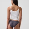 Krajkové bikiny typu „cheeky“