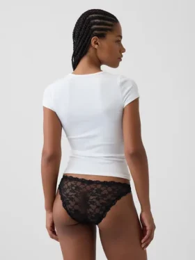 Krajkové bikiny typu „cheeky“