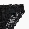 Krajkové bikiny typu „cheeky“
