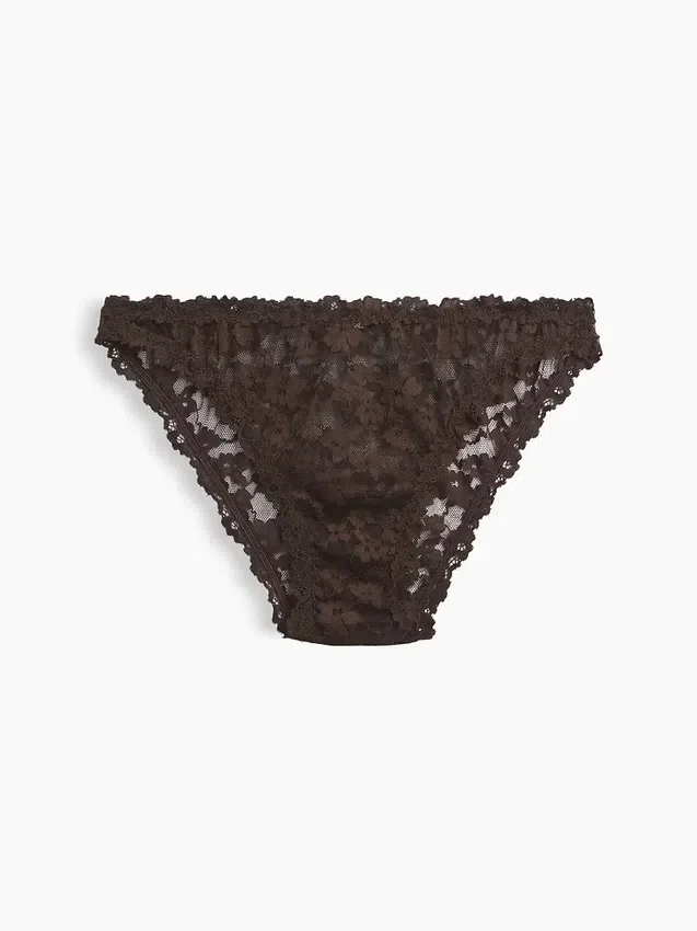 Krajkové bikiny typu „cheeky“