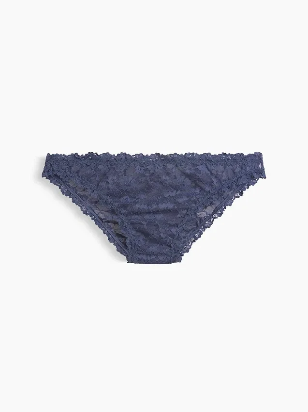 Krajkové bikiny typu „cheeky“