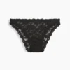 Krajkové bikiny typu „cheeky“