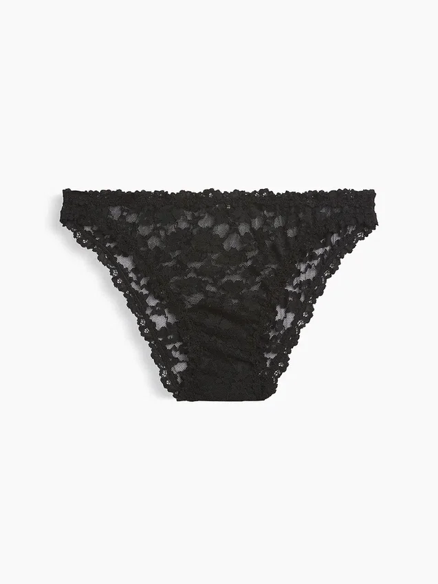 Krajkové bikiny typu „cheeky“