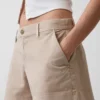 Krátké šortky khaki se středně vysokým pasem