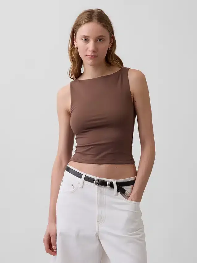 Krátké tílko z hustě pleteného džerzeje s lodním výstřihem