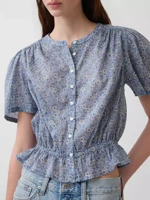 Krátký top s peplumem a zapínáním na knoflíky