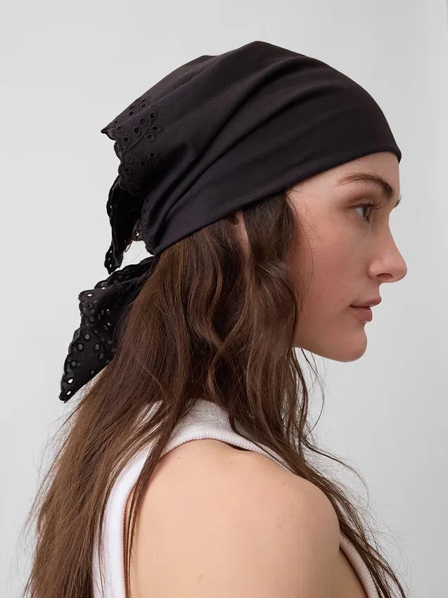 Šála typu bandana z 100 % bavlny s očky