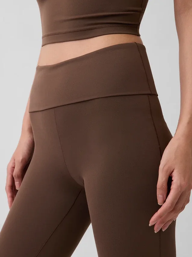 Legíny GapFit Smooth s přeházeným pasem a mírně rozšiřujícími se nohavicemi