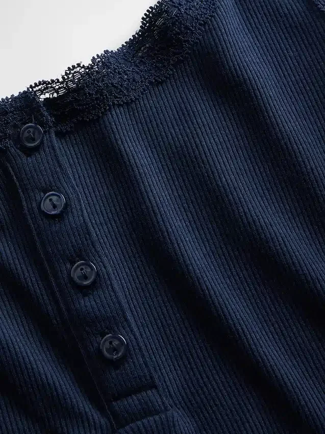 Mini žebrované krajkové pyžamové tílko s výstřihem Henley