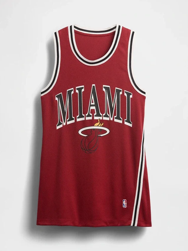 Minišaty z recyklovaného dresu NBA Miami Heat