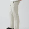 Moderní rovné khaki kalhoty
