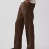 Moderní rovné khaki kalhoty