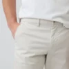 Moderní rovné khaki kalhoty