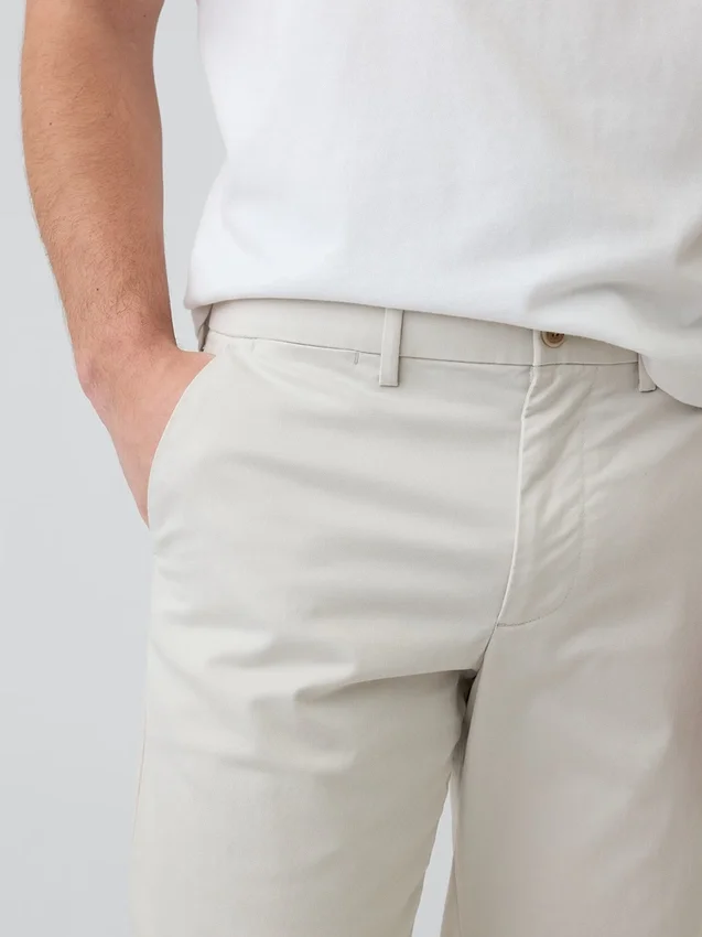 Moderní rovné khaki kalhoty
