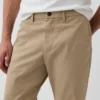 Moderní rovné khaki kalhoty