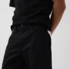 Moderní rovné khaki kalhoty