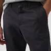 Moderní rovné khaki kalhoty