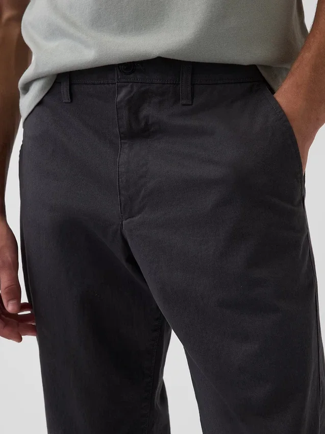 Moderní rovné khaki kalhoty