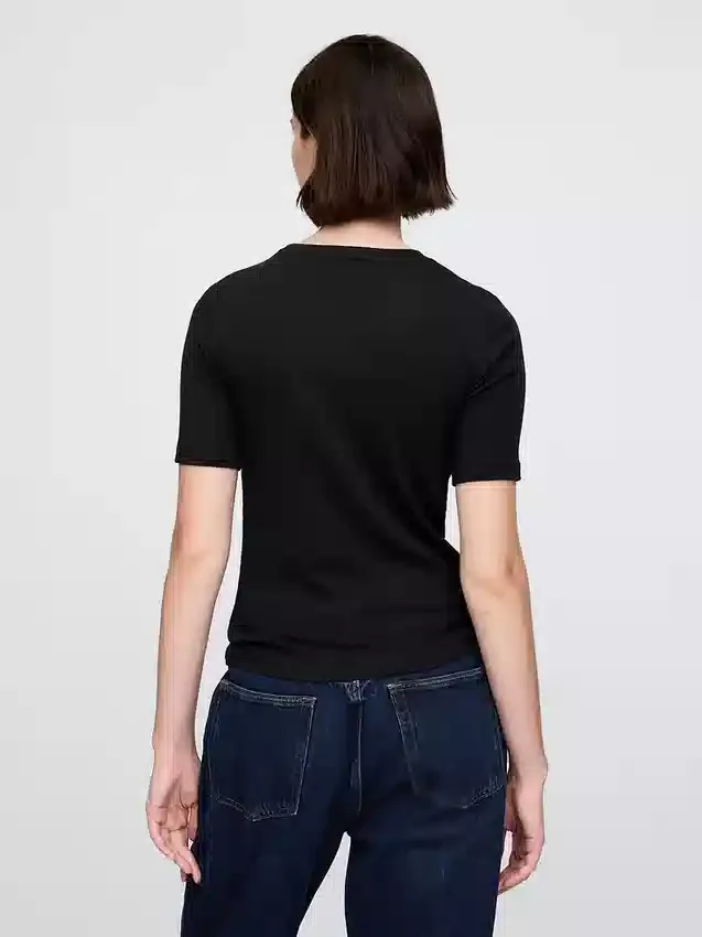 Moderní tričko s kulatým výstřihem