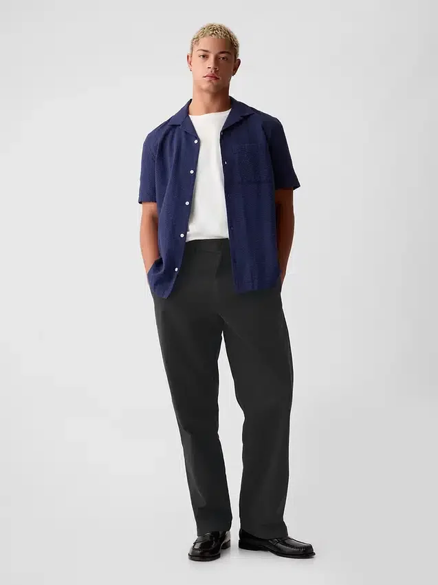 Moderní volné khaki kalhoty ve stylu 90. let