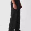 Moderní volné khaki kalhoty ve stylu 90. let