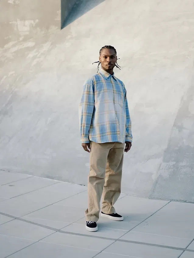 Moderní volné khaki kalhoty ve stylu 90. let